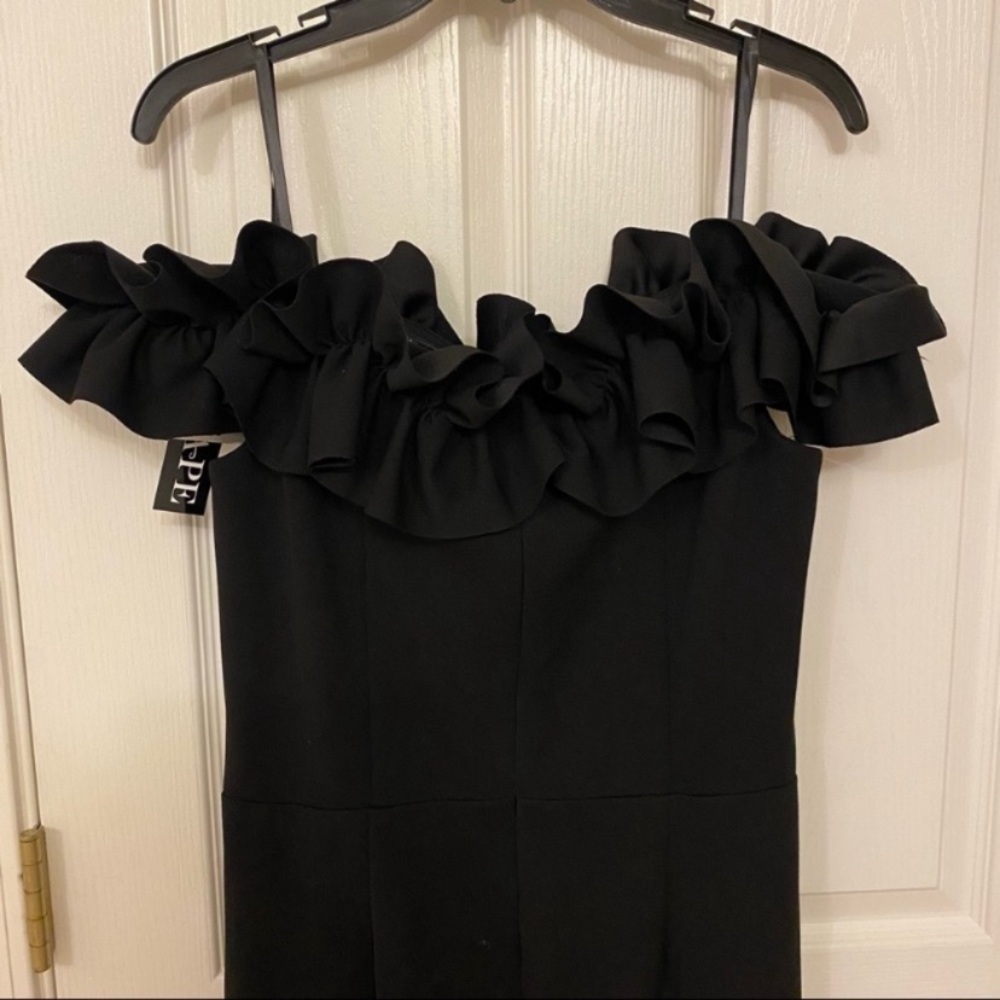 XSCAPE Ruffled Off-The-Shoulder Cap Sleeve Mermaid Crepe Gown in Black Size 6 - Picture 9 of 11